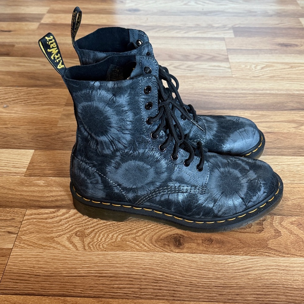 Dr. Martens Black and Gray Lace-Up Boots - Picture 2 of 7